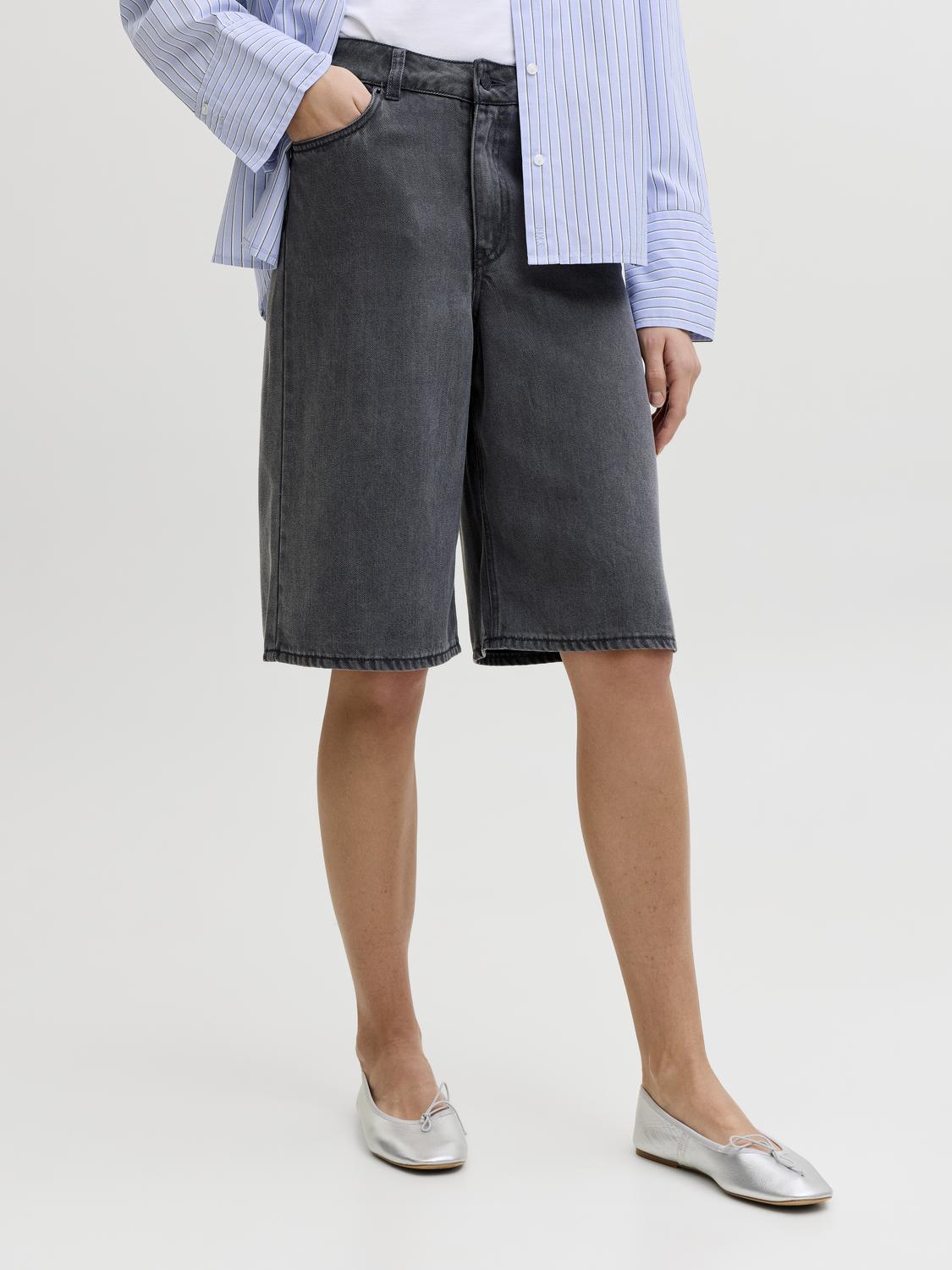 model_shot-front